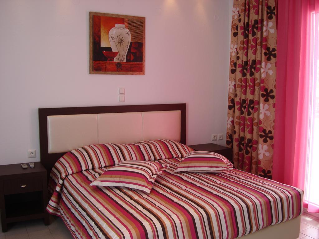 Elena Studios & Suites Ornos  Exterior photo